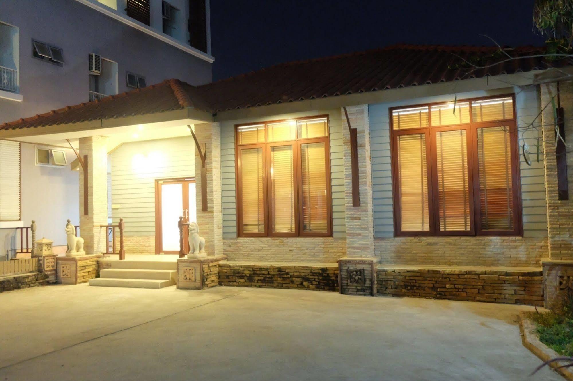 Studio Khon Kaen By Icheck Inn Exteriér fotografie